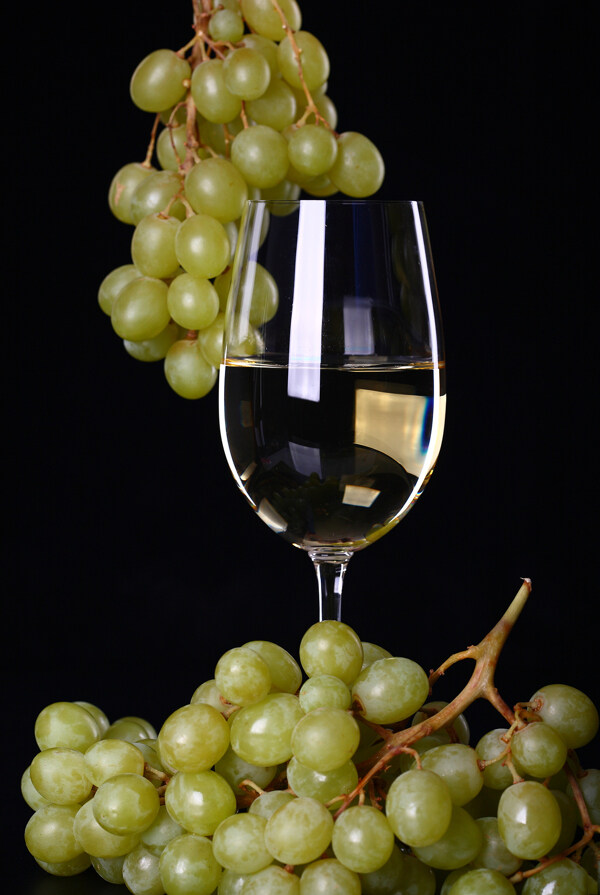 新鲜的葡萄与葡萄酒图片