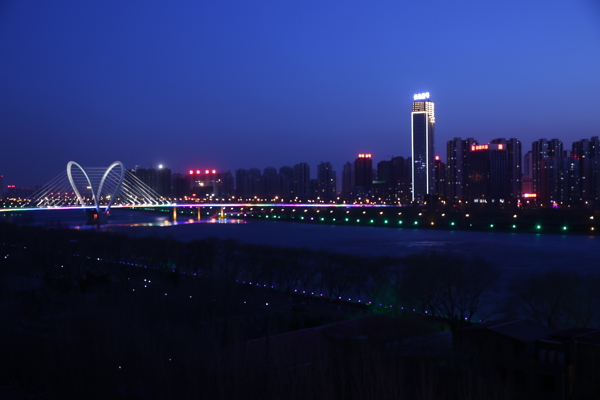 三好桥夜景图片