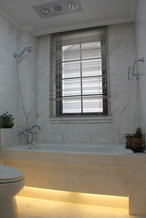 现代时尚浴室浅灰色背景墙室内装修效果图