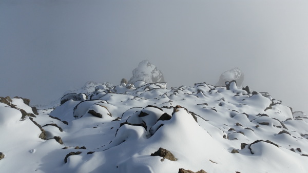 唯美雪山积雪风景图片