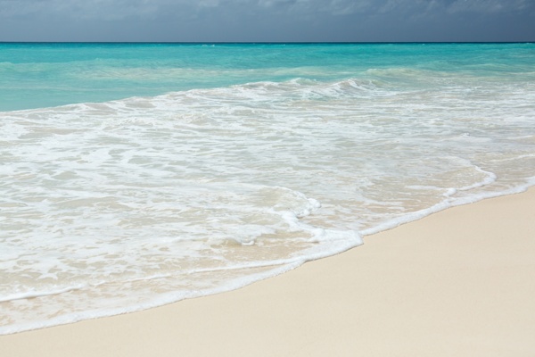 蓝色沙滩风景图片