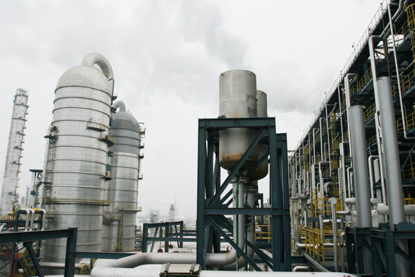 炼油厂装置图图片