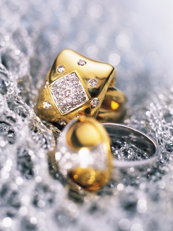 黄金钻石戒指