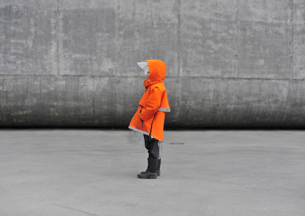 橙色儿童的雨衣jpg素材
