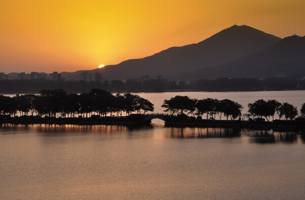 玄武湖日出图片