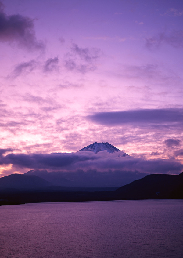 美丽雪山湖泊