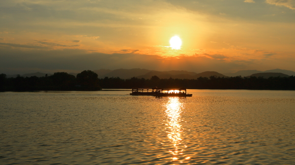 北京圆明园福海晚霞风景