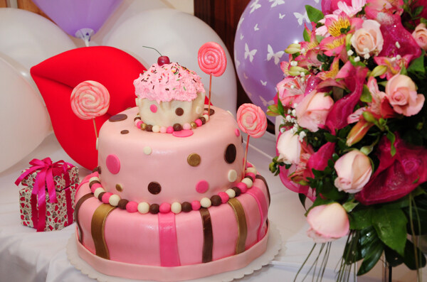玫瑰花与生日蛋糕图片