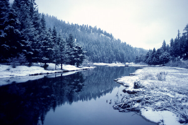 雪山湖泊风景高清图片