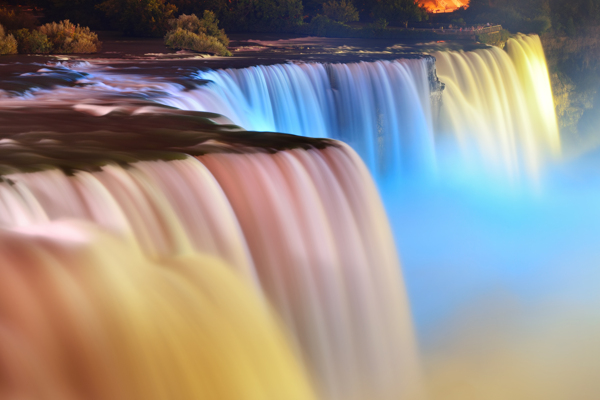 彩色霓虹式的瀑布图片