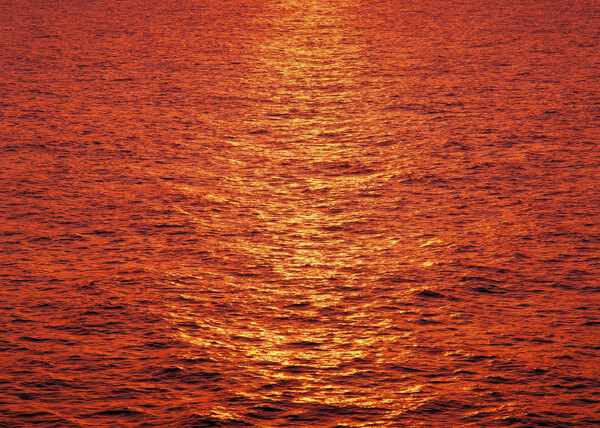 黄昏时光的海面图片