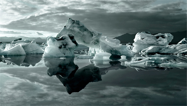 摄影图素材下载水中的冰山与雪堆