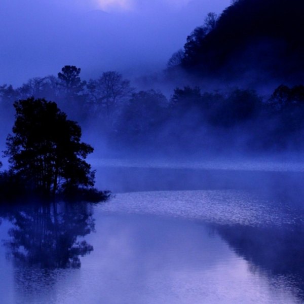 夜色静谧神秘背景