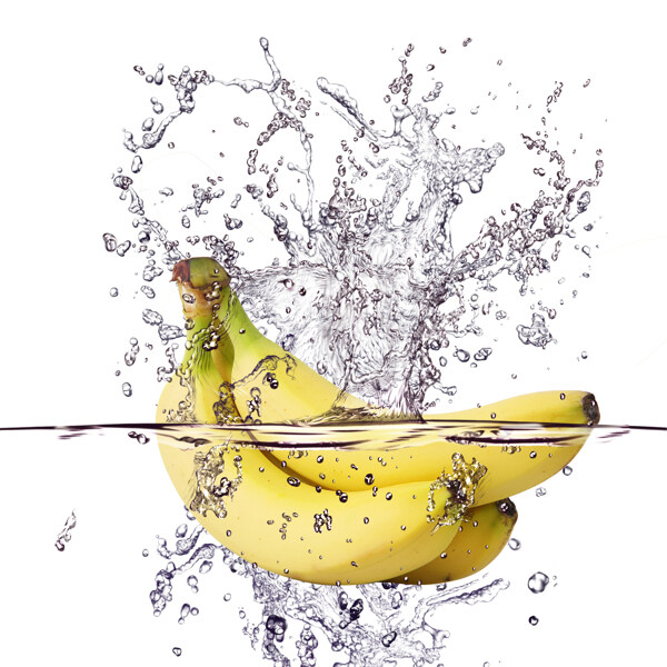 香蕉和飞溅的水花图片
