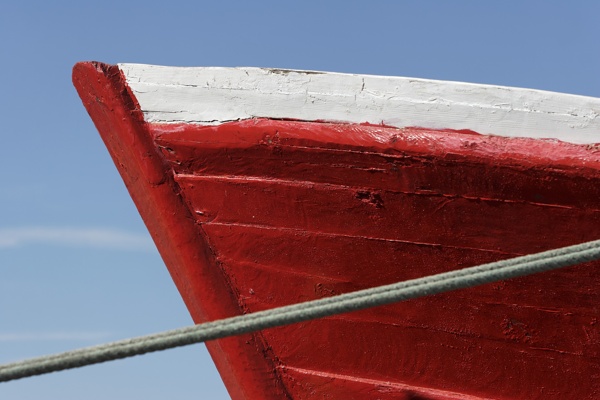 红漆木船摄影图片
