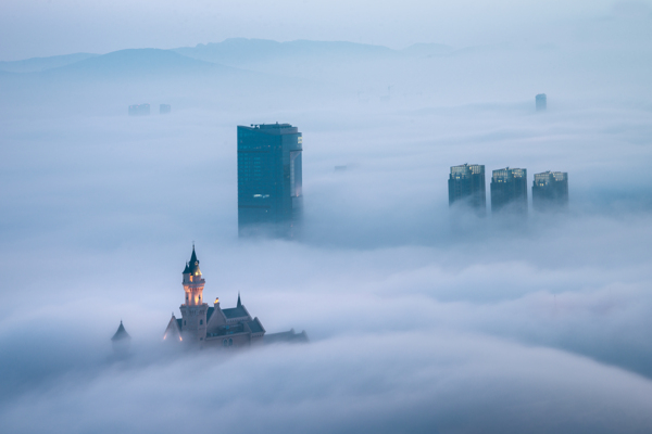 城市云雾简约背景海报素材图片