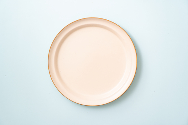一个空白餐盘