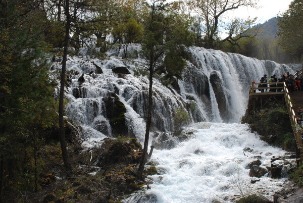 美丽的自然流水瀑布