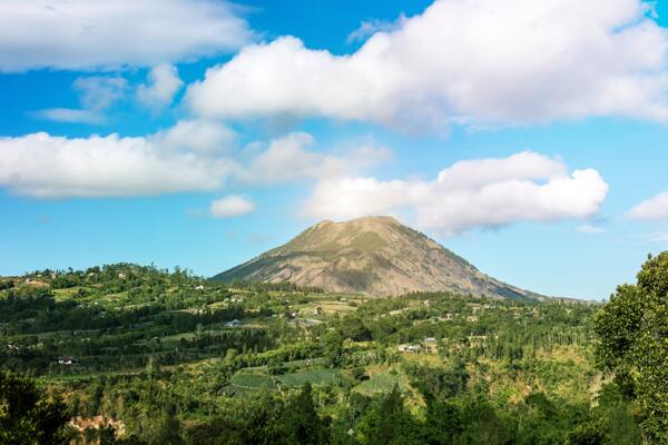 绿色火山