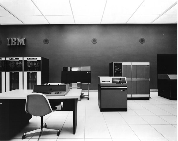 美国ibm大型计算机图片