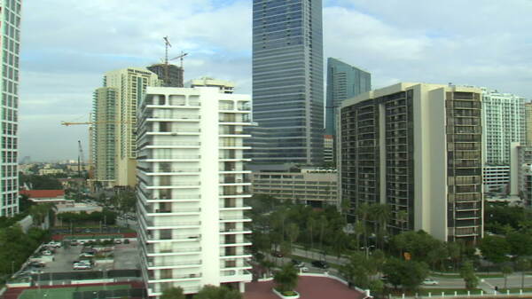 在迈阿密的3个股票视频旅馆和公寓建筑空中拍摄的