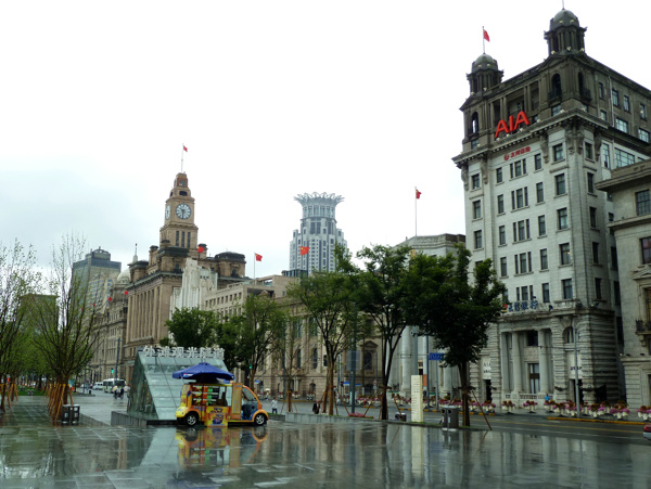 雨中外滩图片