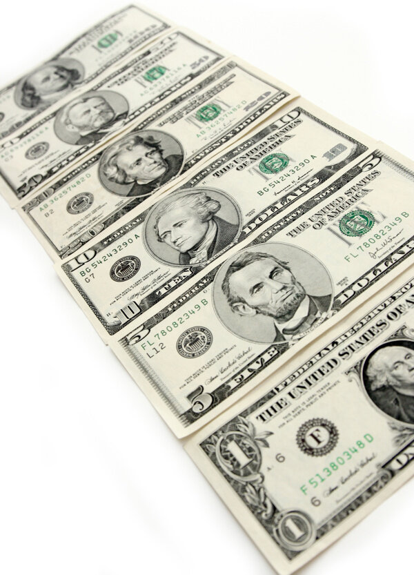 各种面值的美元钞票特写图片