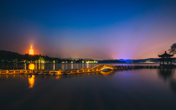 长桥西湖夜景