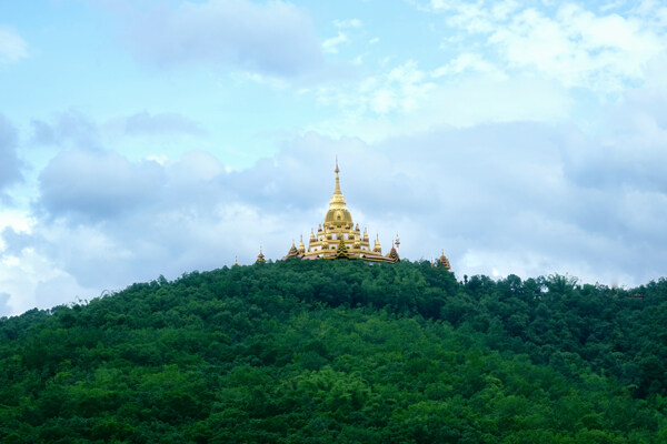 芒市大金塔