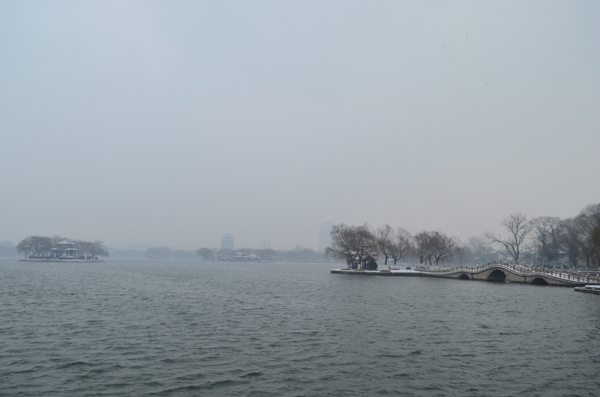 济南的冬天大明湖图片
