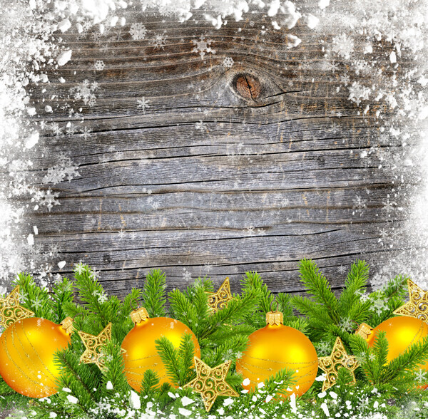 木板与圣诞吊球图片