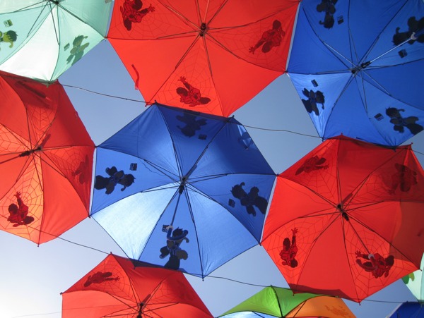 五颜六色雨的伞