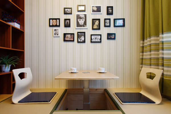 现代简约时尚餐厅浅色餐桌椅工装装修图