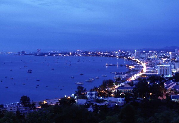 芭提雅海边夜景图片