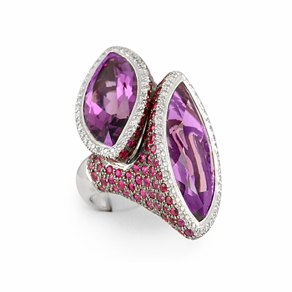时尚紫钻戒指图片