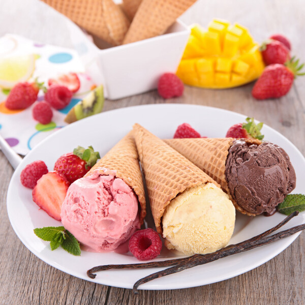 冰淇淋甜筒雪糕图片