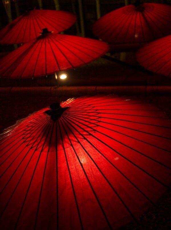 红色的油纸伞