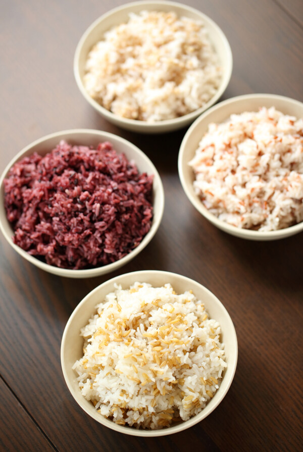 四碗米饭图片