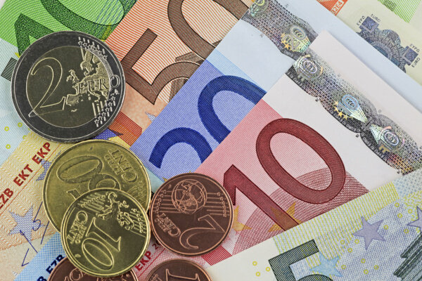 欧元纸币和硬币图片