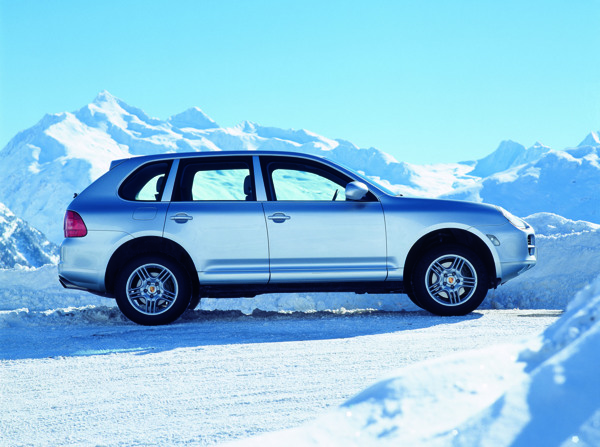 汽车与雪景图片