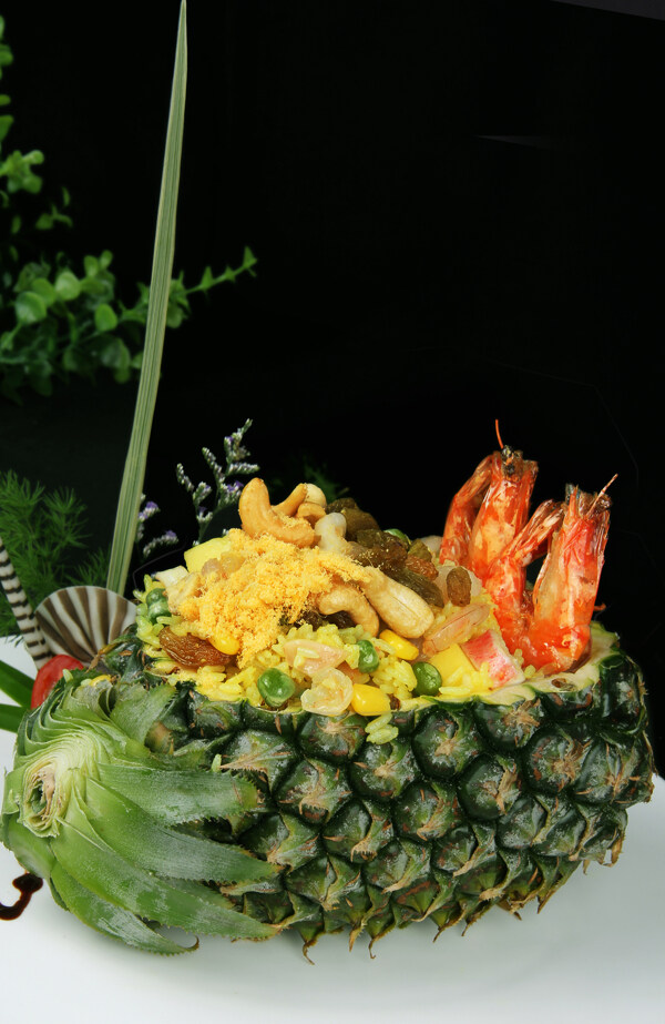 菠萝海鲜炒饭图片