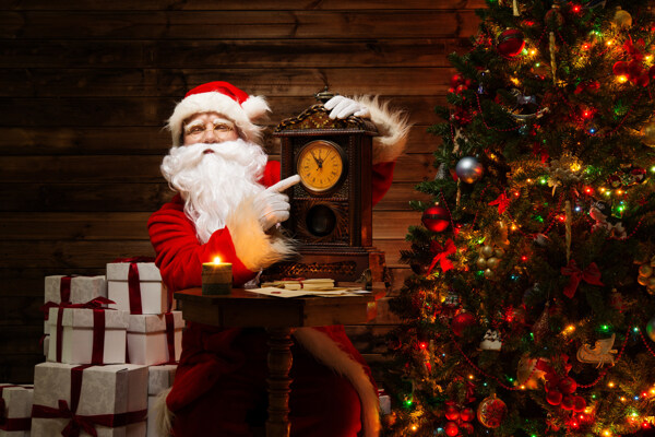 拿钟表的圣诞老人图片