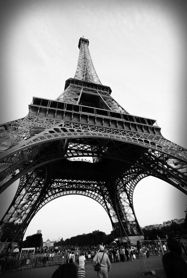 黑白巴黎铁塔