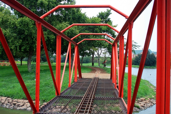 火车模型桥