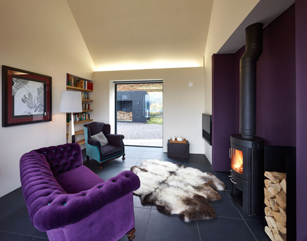 现代时尚客厅亮紫色沙发室内装修效果图