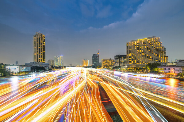 车水马龙的城市道路