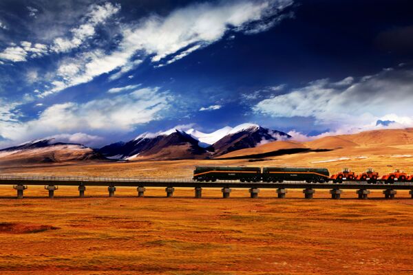 火车去青藏雪山图片
