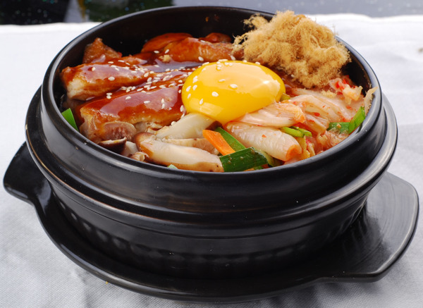 鸡柳肉松石锅饭