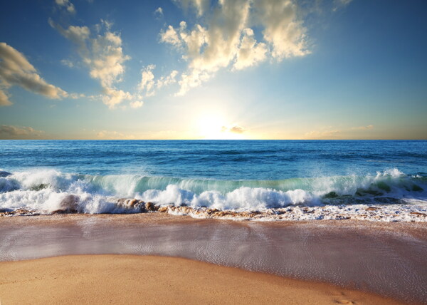 美丽的海边海浪风景图片
