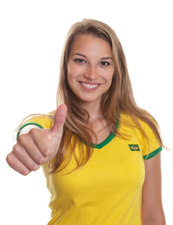 竖大拇指的巴西美女球迷图片